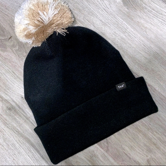 Aritzia TNA Toque - Picture 1 of 2